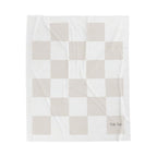 Cozy Velveteen Plush Blanket - Soft Checkered Design for Comfort & Style
